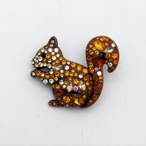 Charming Animal Brooch: Gem-Adorned Squirrel